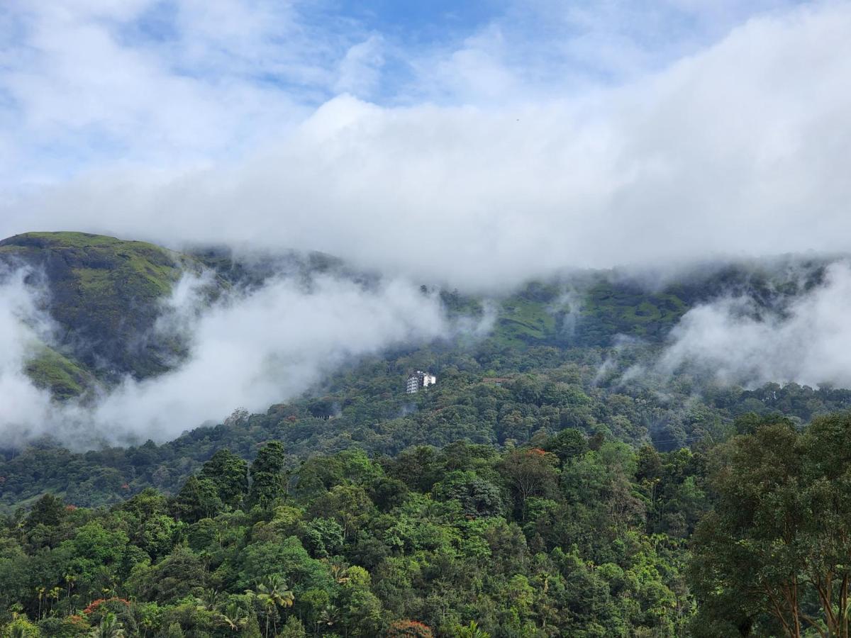 Cherry Blossom Homestays Munnar 2Bhk Buitenkant foto